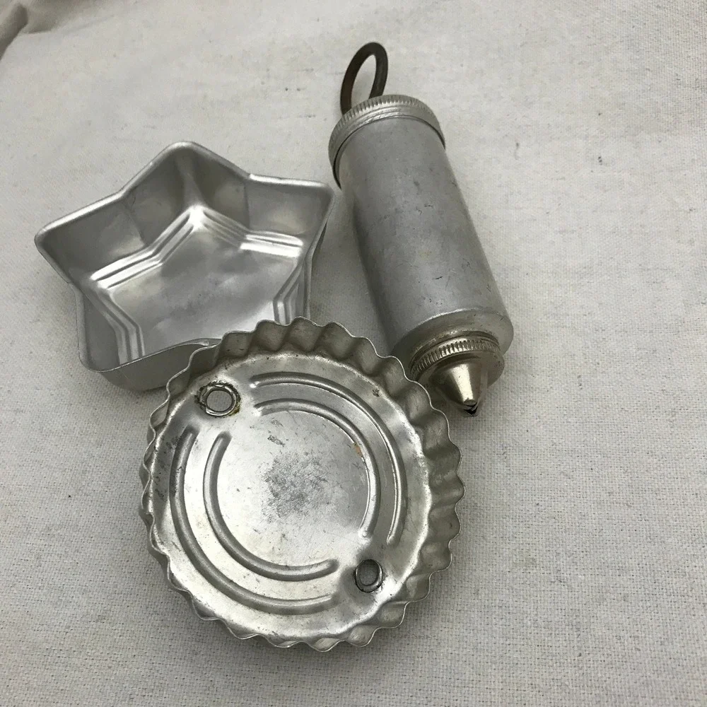 Vintage‎ Tin Cookie Cutters: Star, Scalloped Round & Pastry Press